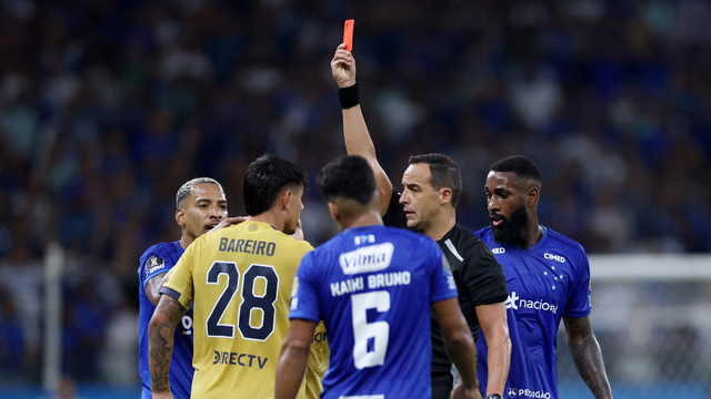 Bareiro é expulso em Cruzeiro x Boca Juniors