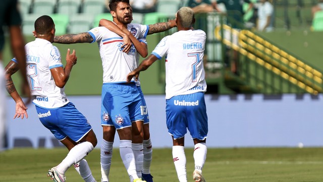 Everaldo terminou o jogo com três gols - o famoso hat-trick!
