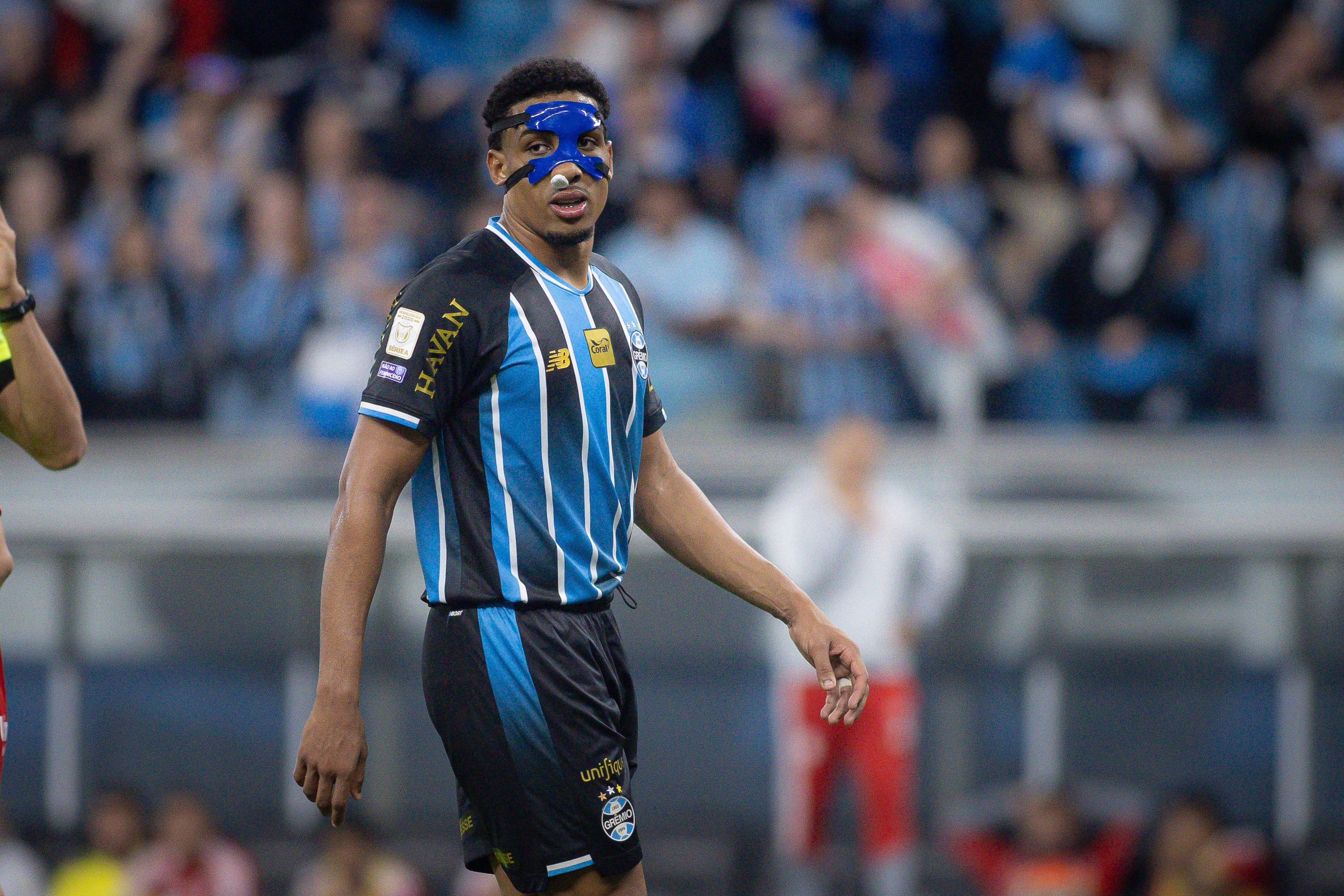 Após cirurgia, Wallace retorna ao Grêmio nesta semana e será reavaliado para treinos