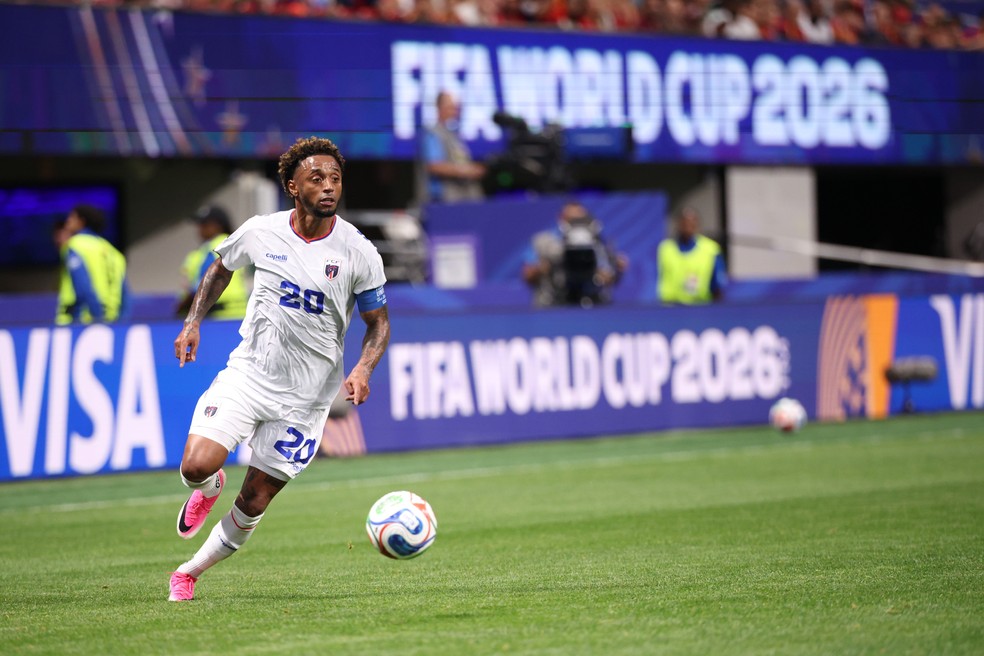 Ryan Mendes, capitão de Cabo Verde, em campo contra a Espanha na Copa do Mundo — Foto: Pat Scaasi/MI News/NurPhoto via Getty Images