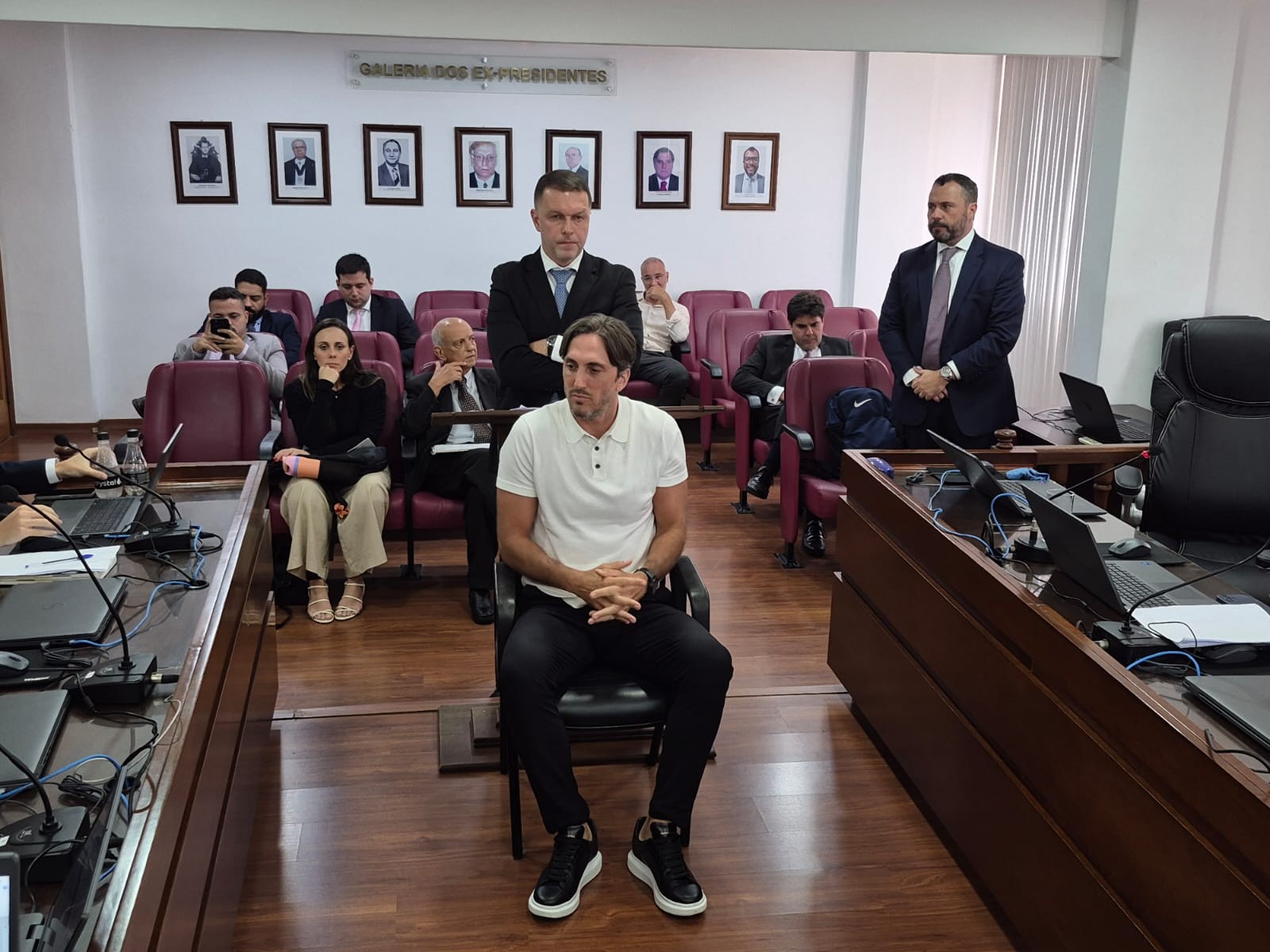 Zubeldía liberado para dirigir Fluminense na final após julgamento favorável no TJD-RJ