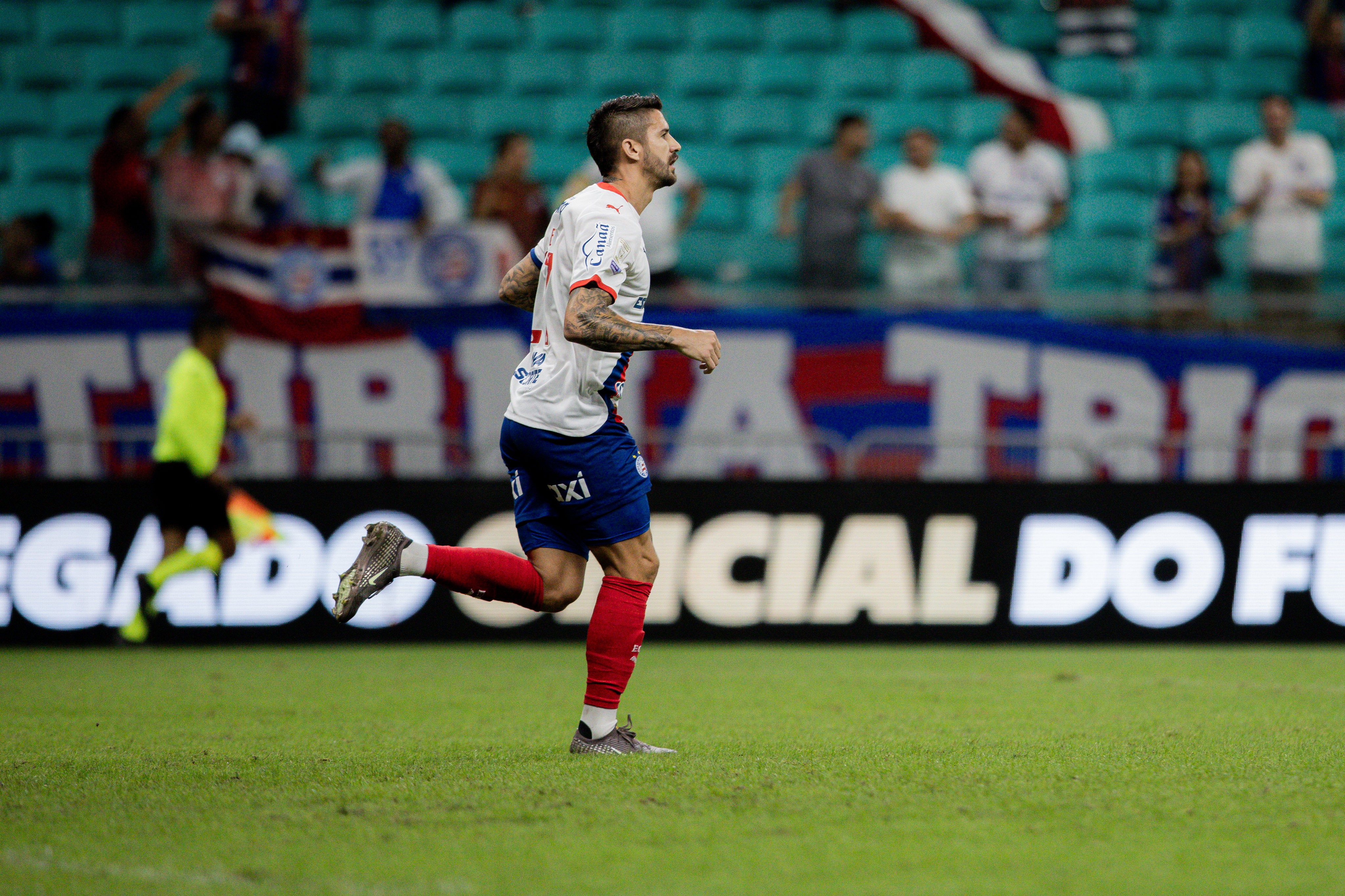 Bahia x Internacional: Everaldo é expulso em confusão depois do apito final; assista