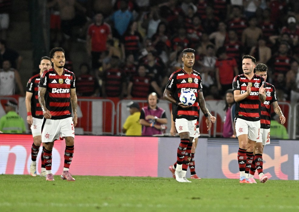 Jogadores do Flamengo contra o Vasco  Foto: Andr Duro / ge