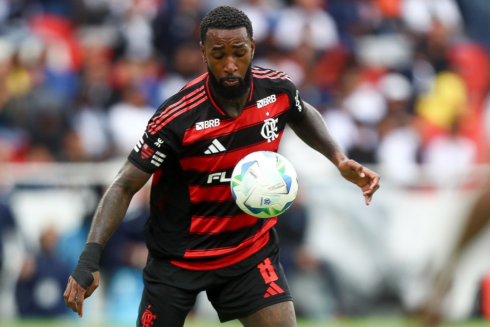 Gerson em a��o no LDU x Flamengo � Foto: Gilvan de Souza / Flamengo