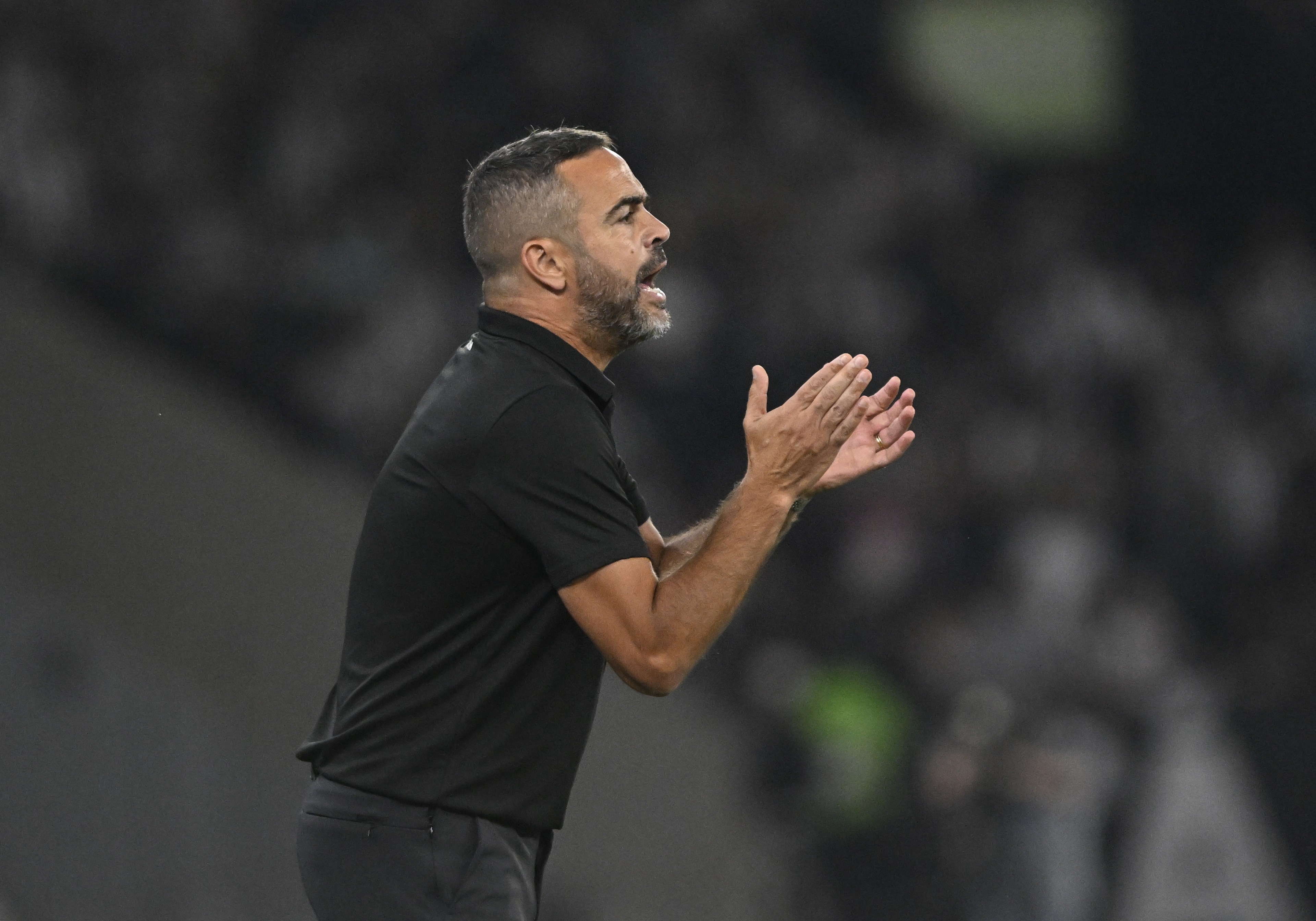 Cruzeiro negocia redução de multa com Al Rayyan e avança na contratação de Artur Jorge