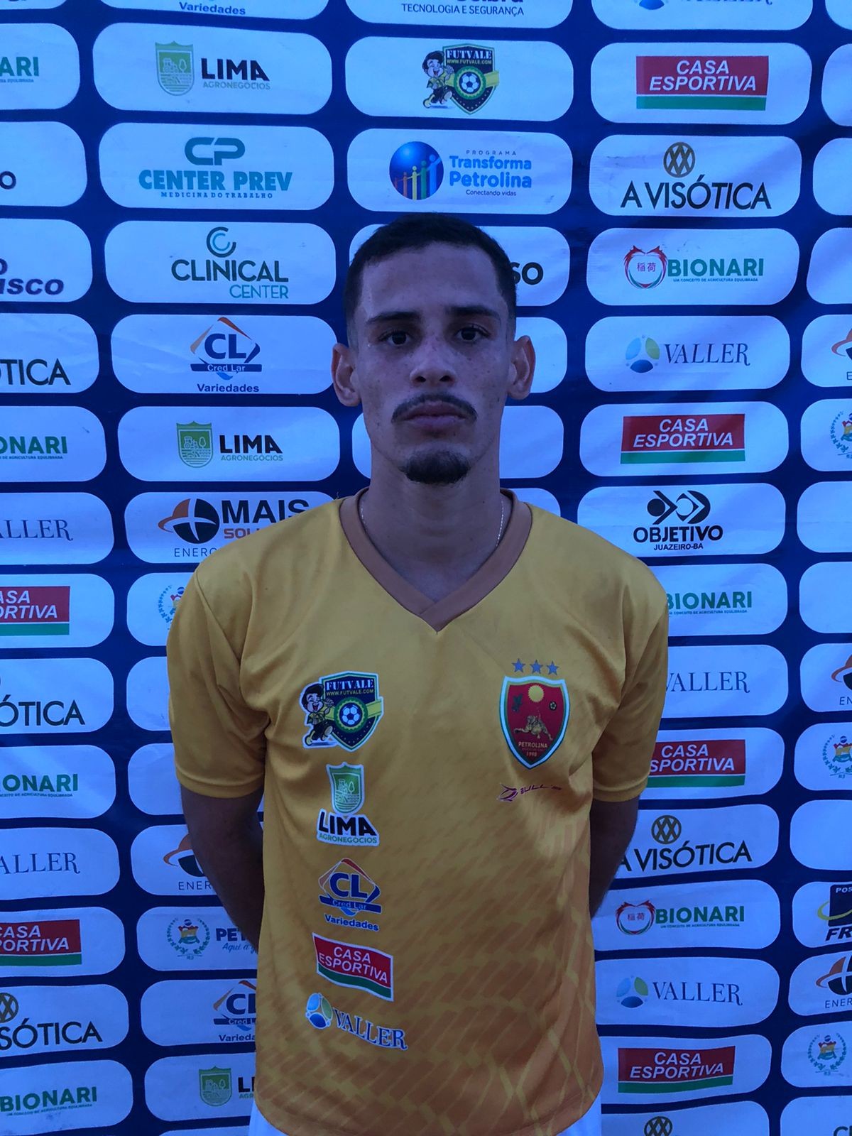 Petrolina anuncia três reforços para o Pernambucano com retorno de atacante ex-Flamengo