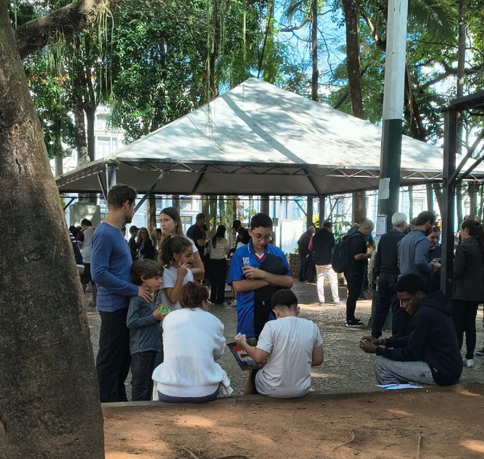 Arthur durante as trocas de cromos em Juiz de Fora
