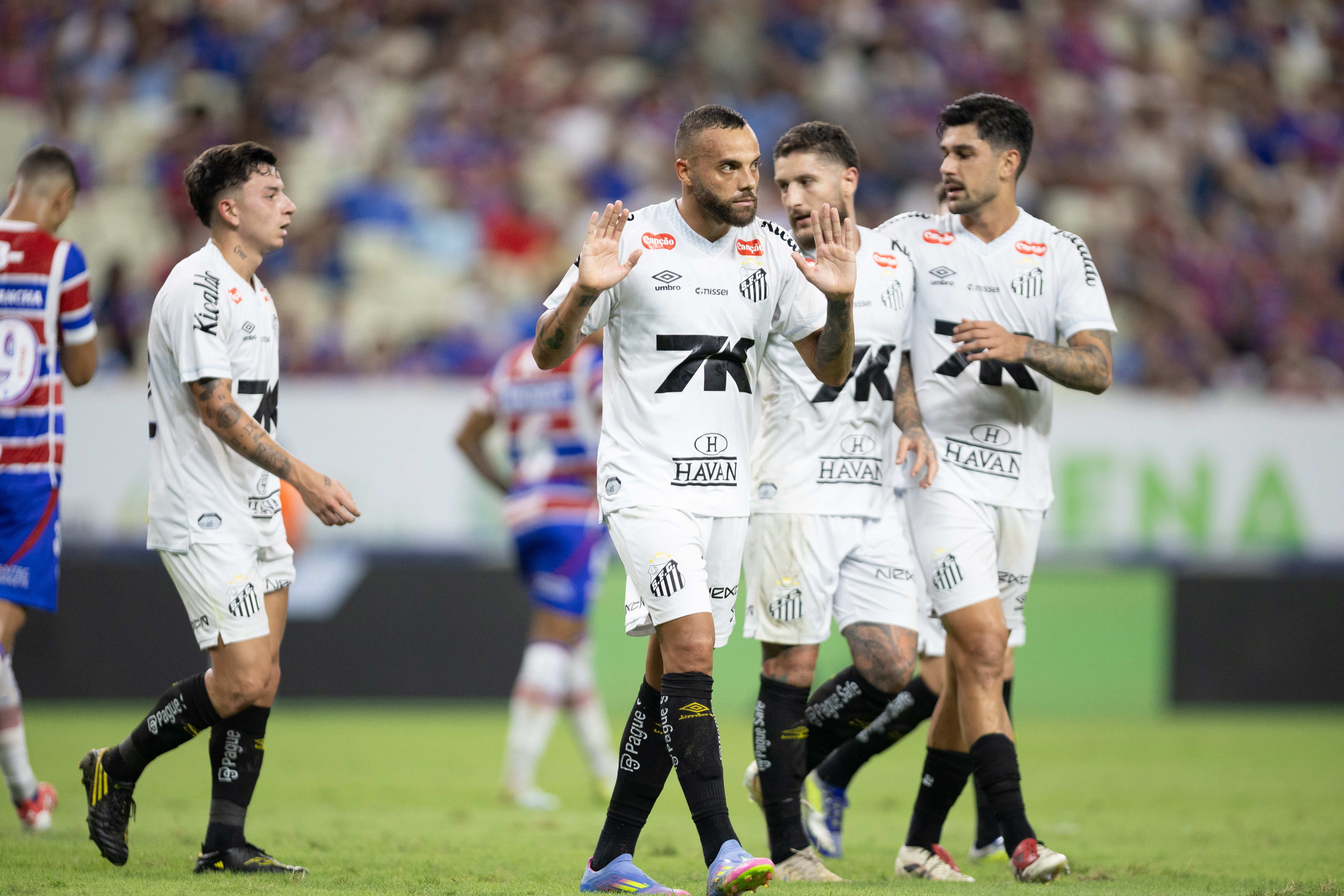 Guilherme supera desconfiança, escolhe Santos e fecha semestre na artilharia: 