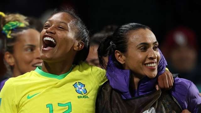 Ary Borges comemora com Marta o quarto gol do Brasil contra o Panamá na Copa do Mundo