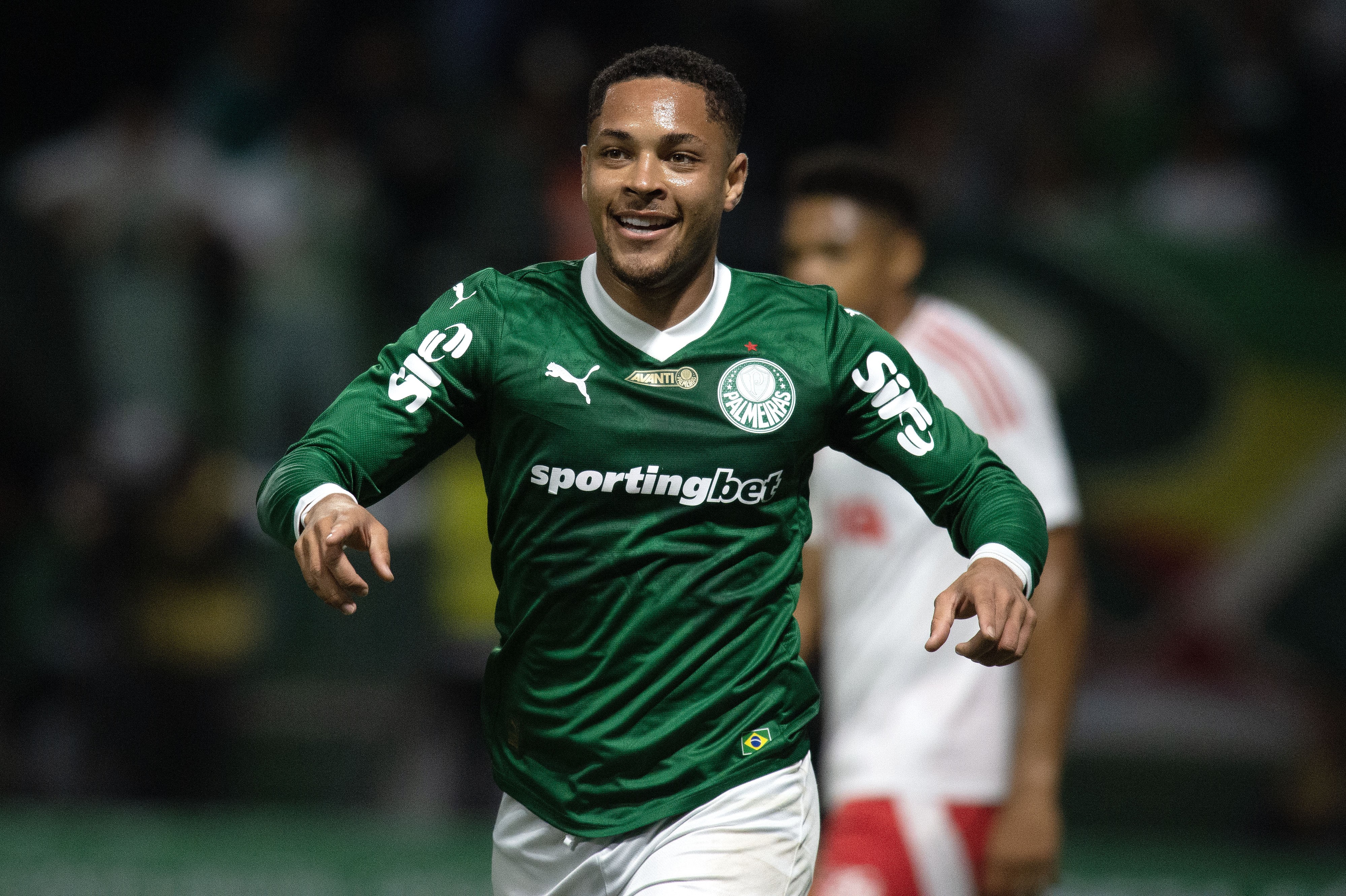 Análise: Vitor Roque cresce em momento crucial e vai se tornando a cara de um renovado Palmeiras