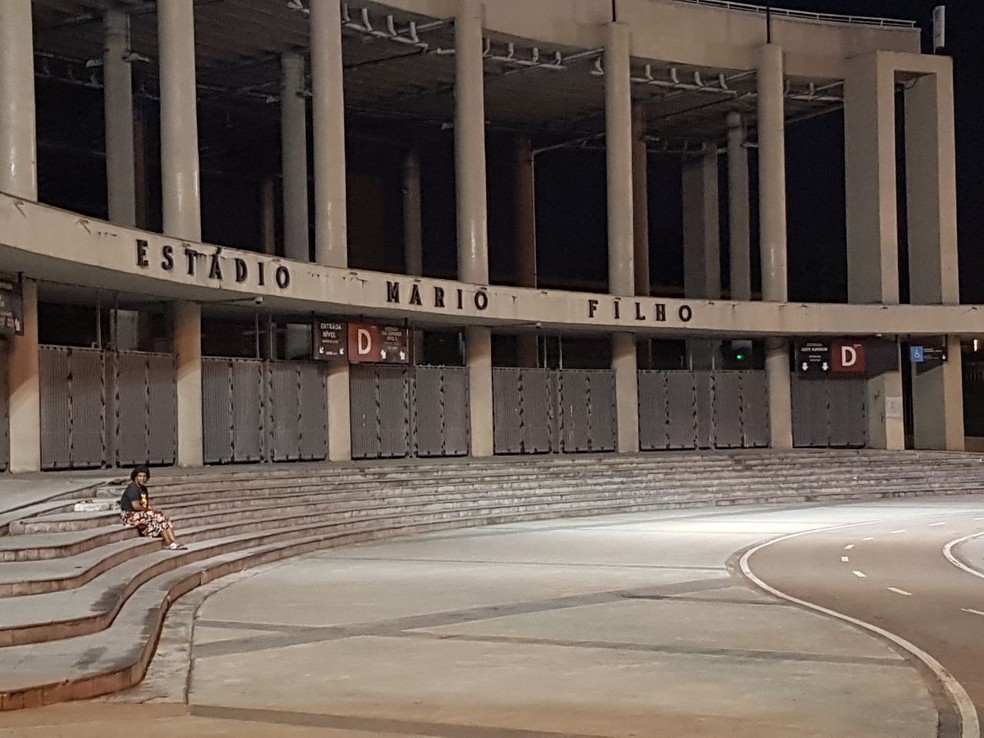 Estação Maracanã vazia em dia de jogo?
