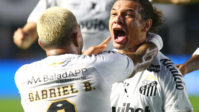 Gabigol comemora gol de Arão