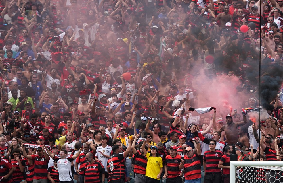 Torcida do Flamengo em jogo contra o Chelsea — Foto: Kyle Ross/Reuters