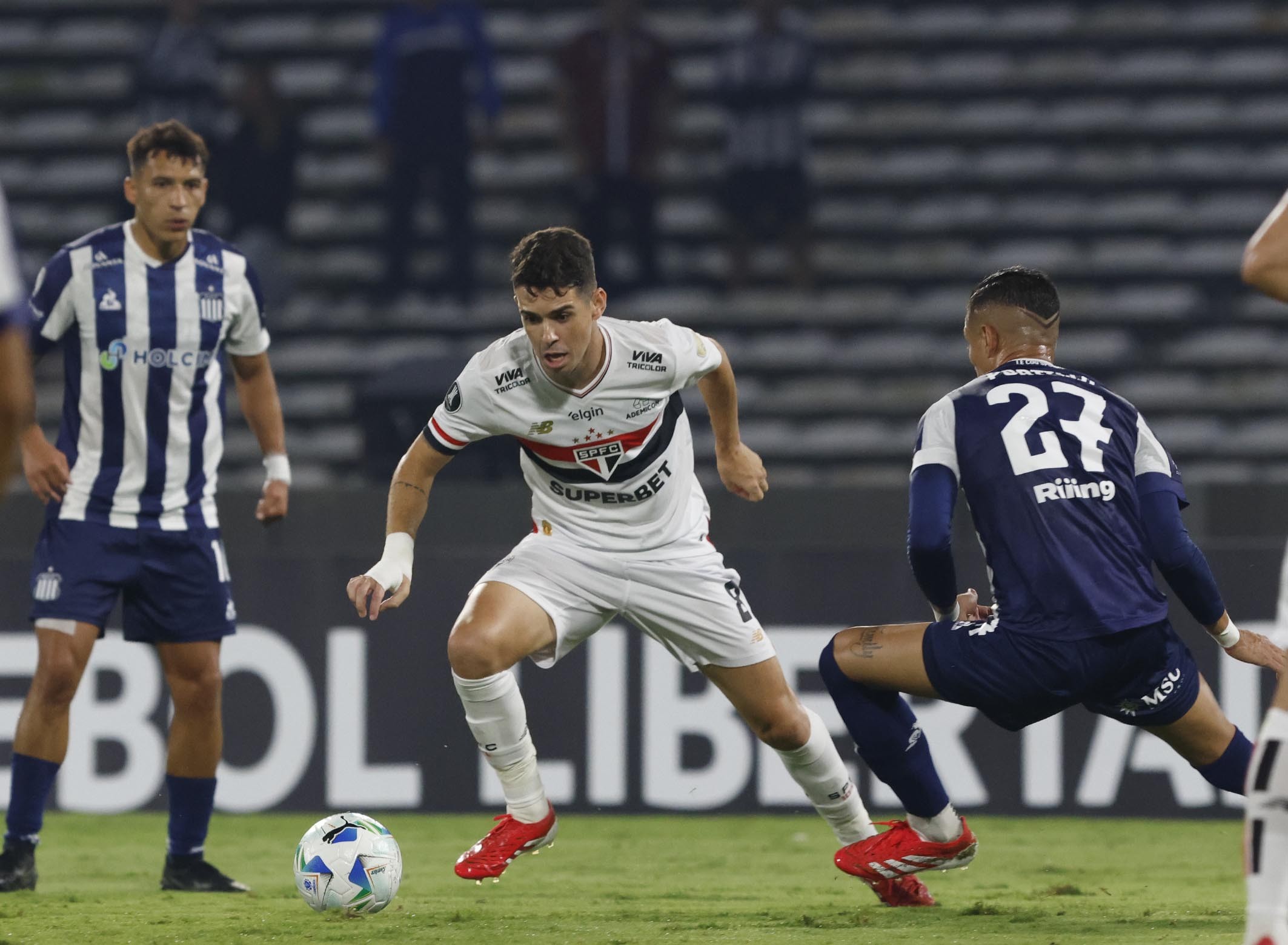 RETORNO DO CRAQUE! Situação dos meias do São Paulo: retorno e preocupação com Oscar