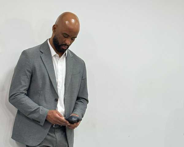 Executivo do Corinthians critica arbitragem e promete reação durante campeonato.