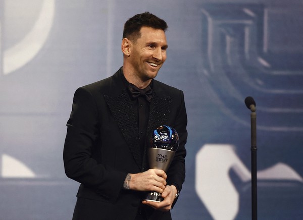 Messi é eleito melhor jogador do mundo pela 7ª vez 