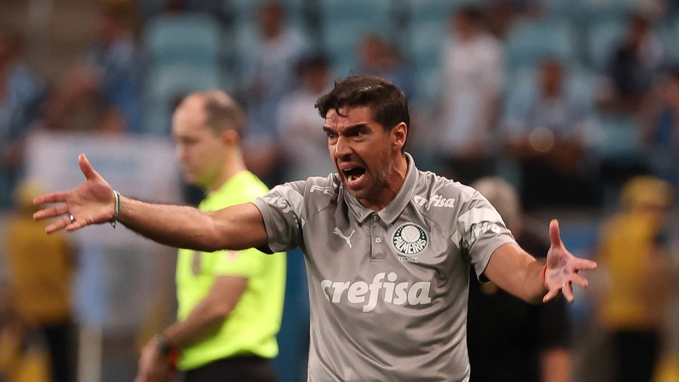Abel Ferreira durante a derrota do Palmeiras para o Grêmio — Foto: Cesar Greco