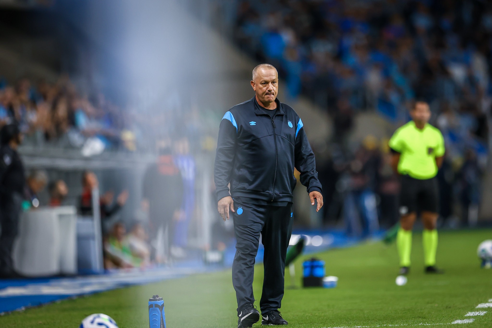 Grêmio dispensa auxiliar técnico permanente da equipe principal da equipe.