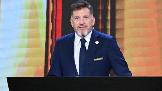 Conmebol quer mais jogos na América do Sul se Copa do Mundo de 2030 tiver 64 seleções - Entidade defende ampliar número de participantes para edição que celebrará centenário do torneio; expectativa é de que continente seja sede de ao menos um grupo