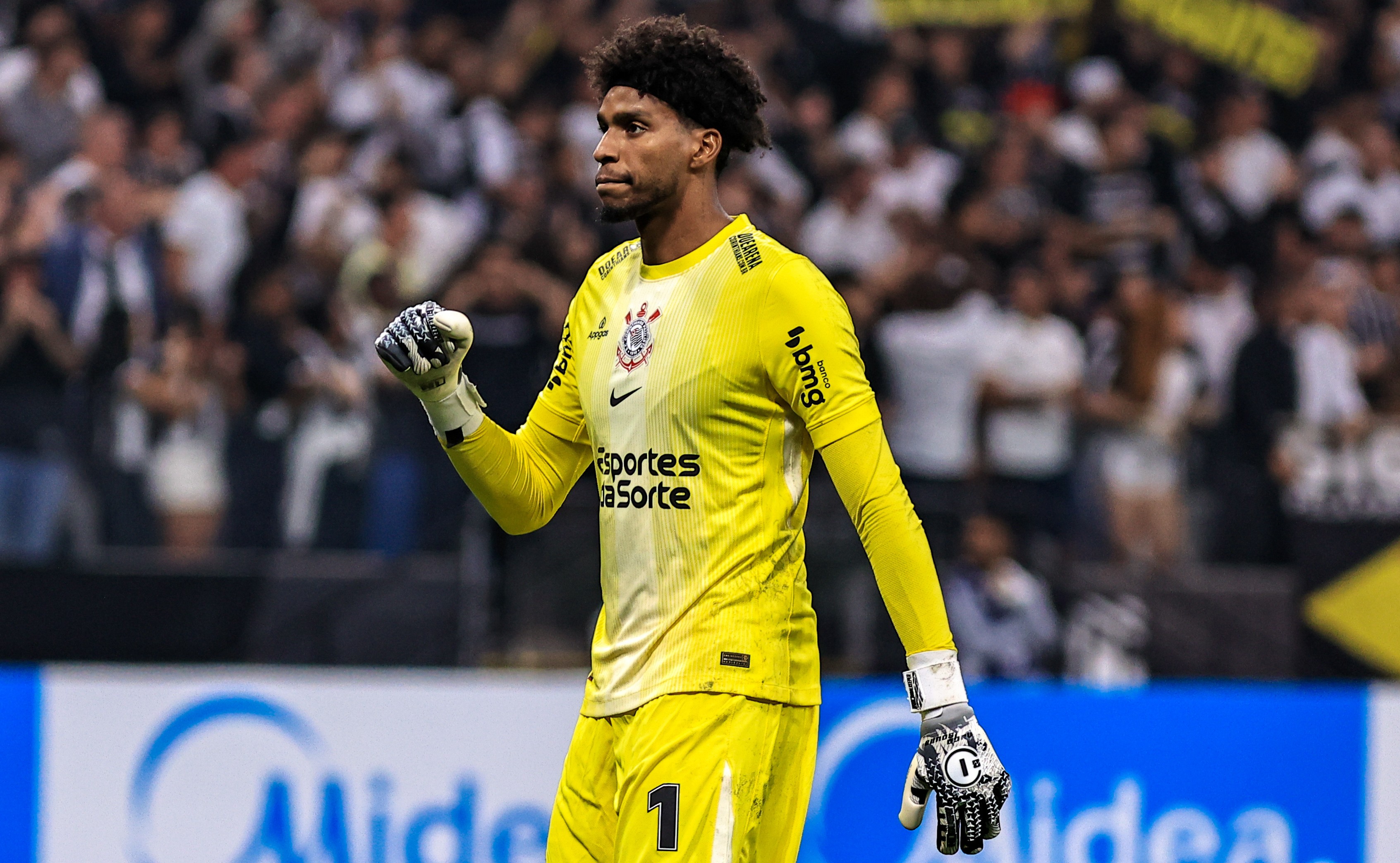 Ano de Hugo Souza no Corinthians: Ascensão após aposta de Fabinho à Seleção