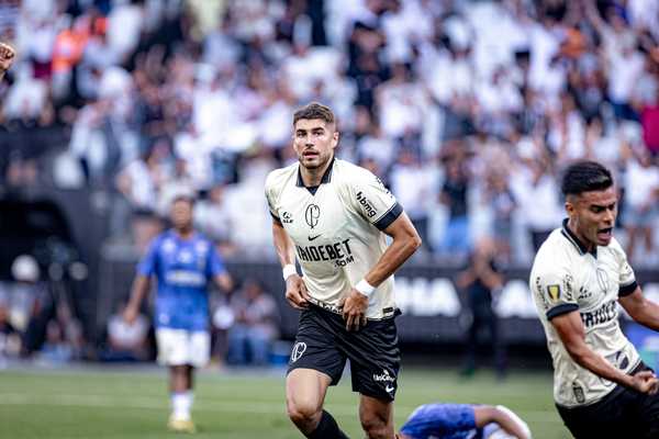 Pedro Raul perde espaço para António devido a lesões de atacantes no Corinthians