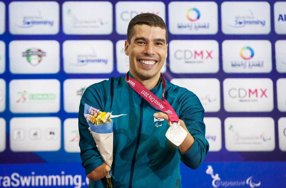 Prêmio Paralímpicos: Bruna Alexandre e Gabriel Araújo vencem prêmio de  melhores no feminino e masculino, paralimpíadas