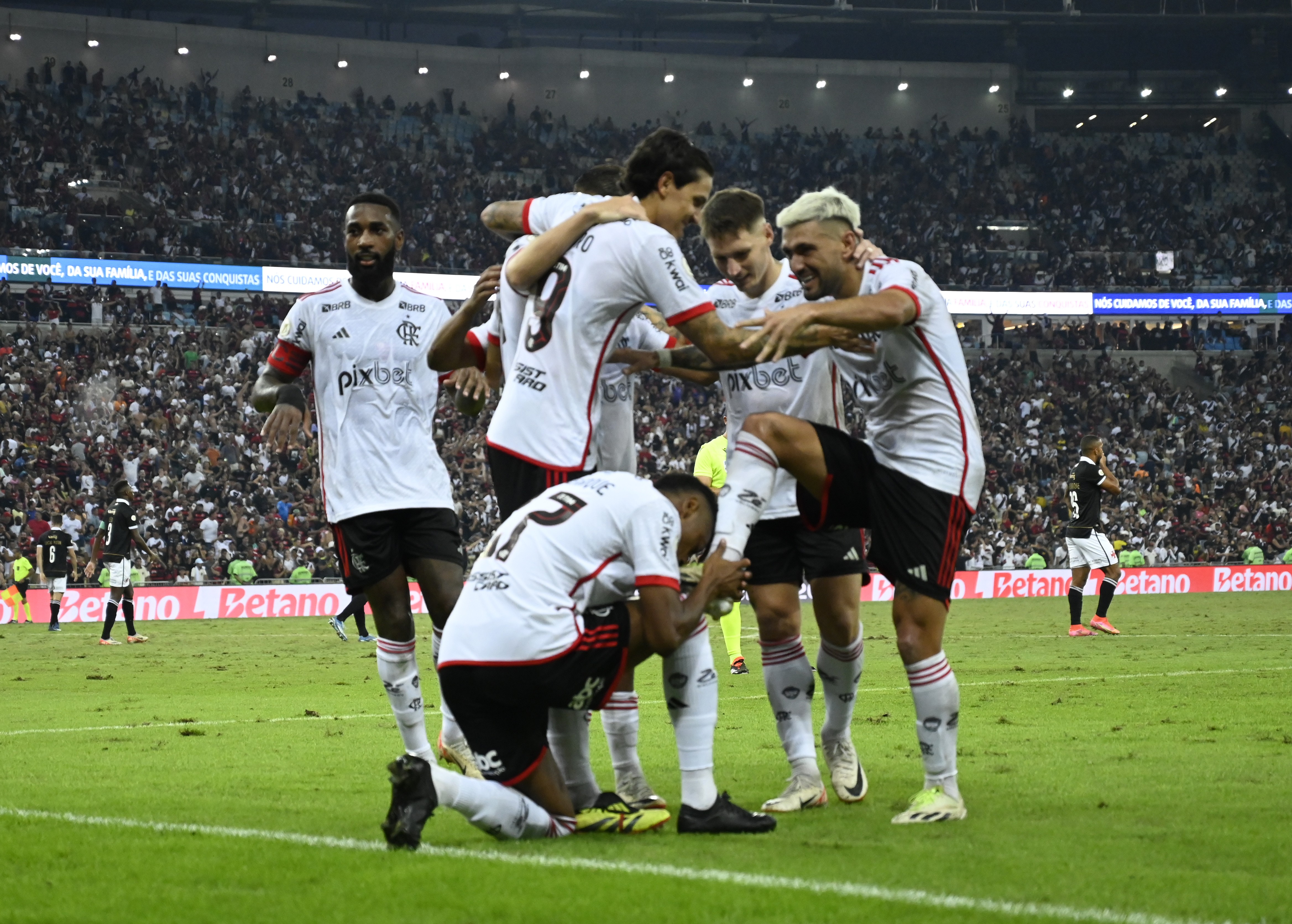 Goleada histórica sobre o Vasco é eleita a melhor atuação do Flamengo ...