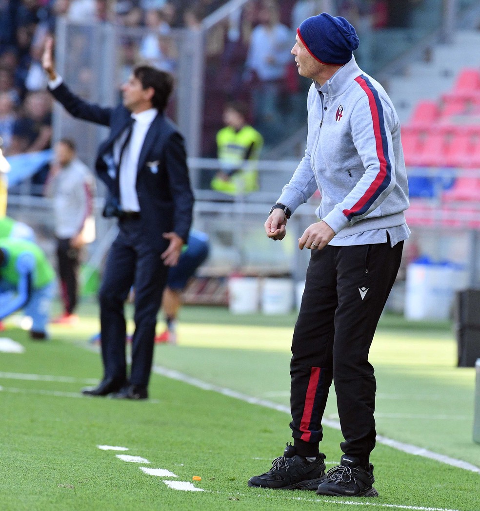 Mihajlovic volta a comandar o Bologna em meio a tratamento de câncer e é  ovacionado pela torcida, futebol italiano