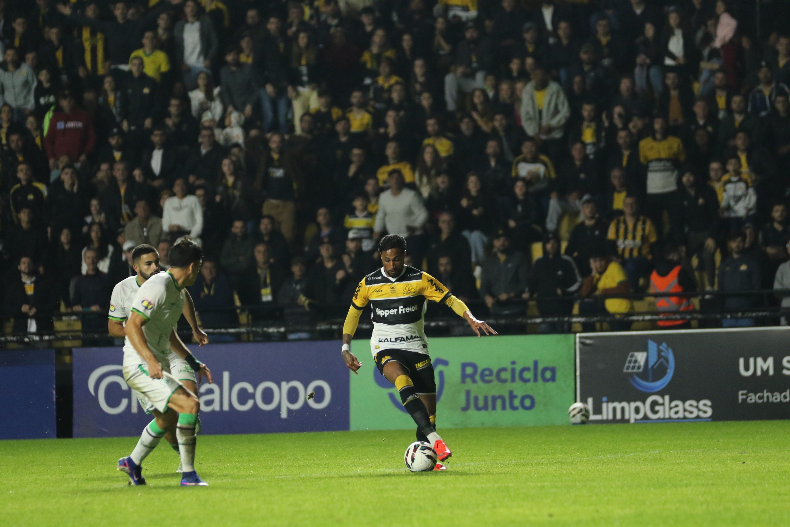 Atacantes do Criciúma correspondem a menos de 40% dos gols do time na Série B