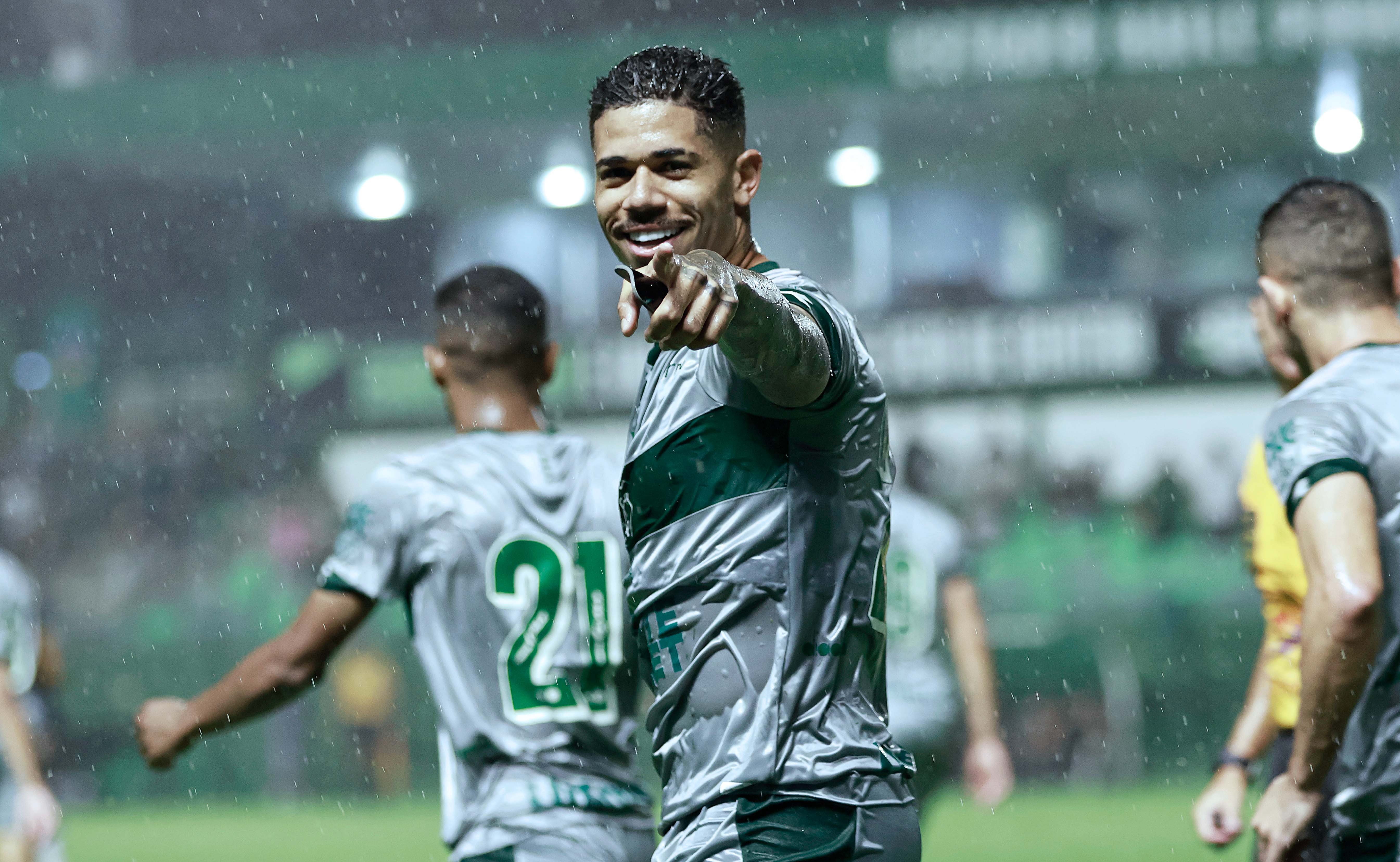 Grêmio negocia compra de lateral-direito com o Goiás