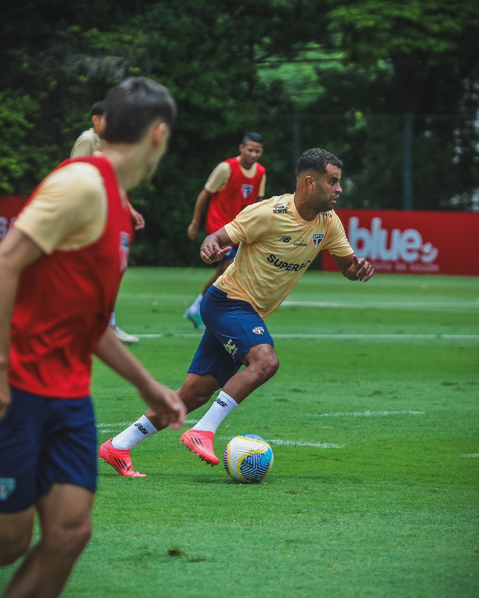 Alisson em treino do São Paulo — Foto: Erico Leonan / saopaulofc