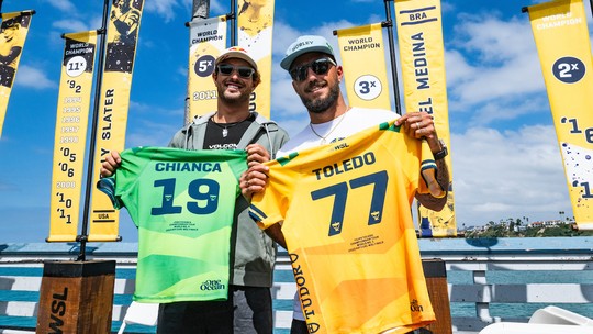 Chumbinho e Filipe Toledo são convidados para a elite da temporada 2025 - Foto: (Thiago Diz / WSL)