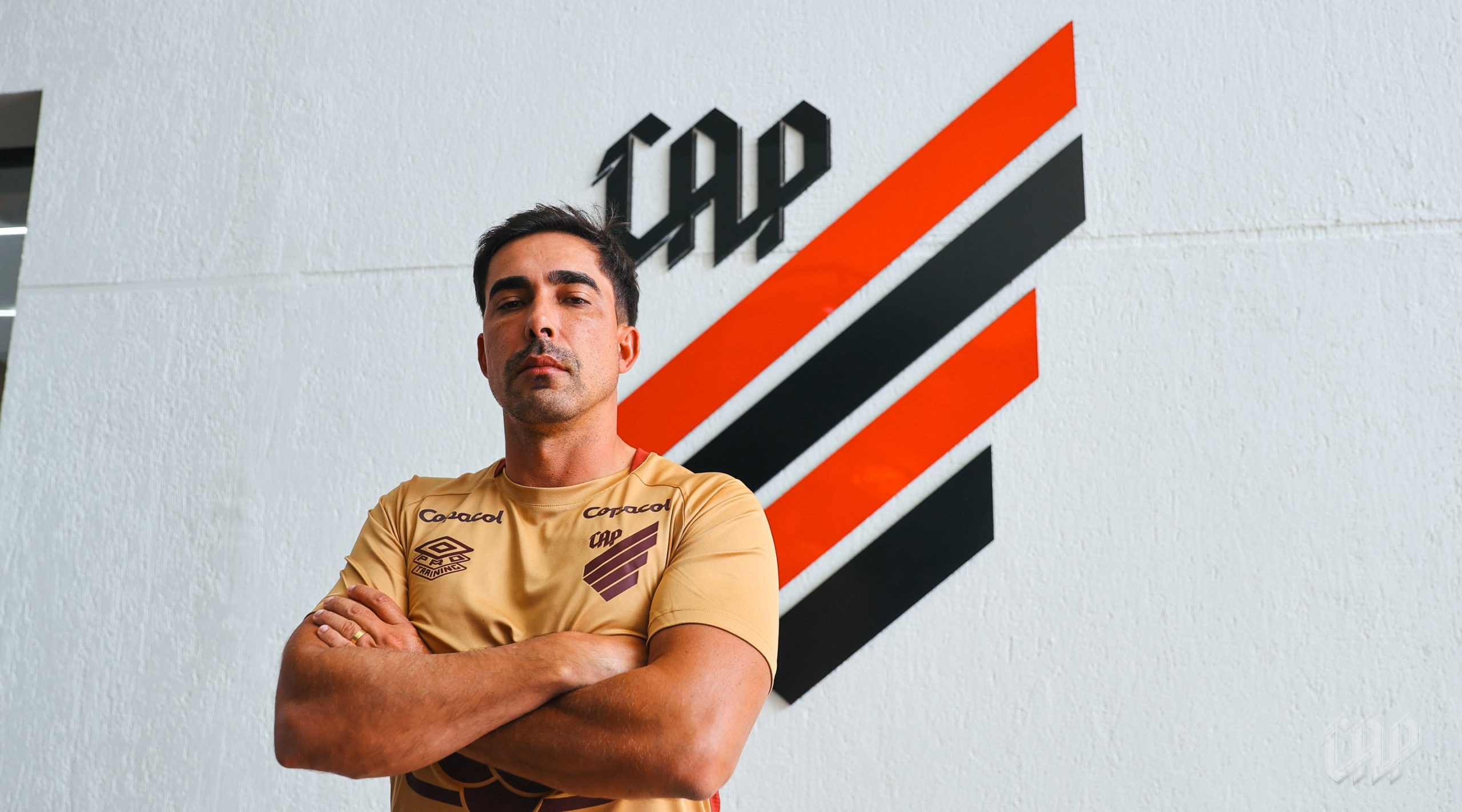 Athletico anuncia saídas na comissão técnica do time sub-20; saiba detalhes