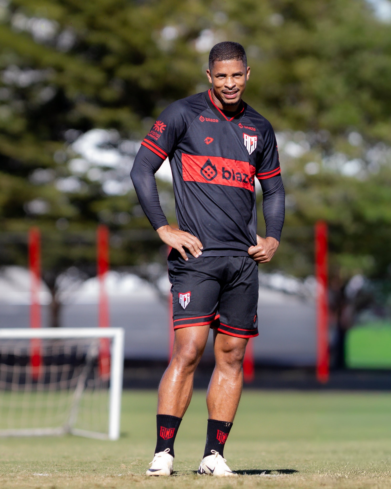 Tito aposta em não sofrer gol para ajudar Atlético-GO a chegar à segunda vitória seguida