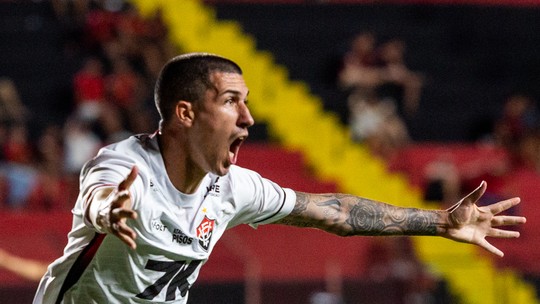 Cantalapiedra muda de status após a chegada de Jair Ventura no Vitória e assume protagonismo