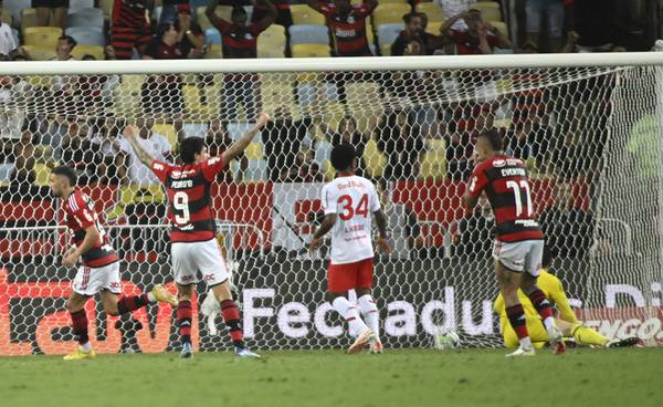 Chances do Palmeiras campeão sobem para 46%; veja também possibilidades de permanência e Libertadores