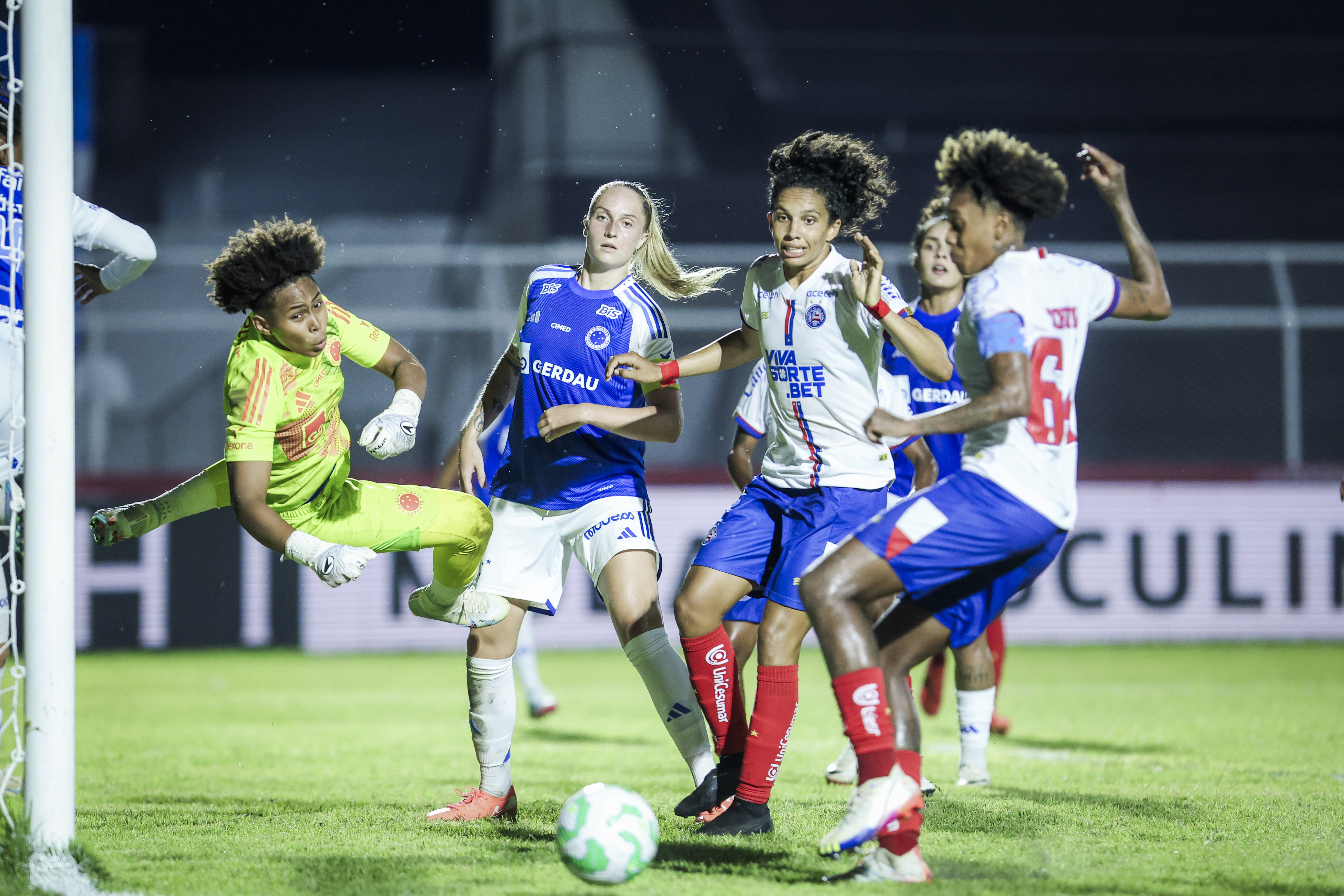 MUDANÇA NO VISUAL! Novo uniforme do Cruzeiro gera debate entre os torcedores!