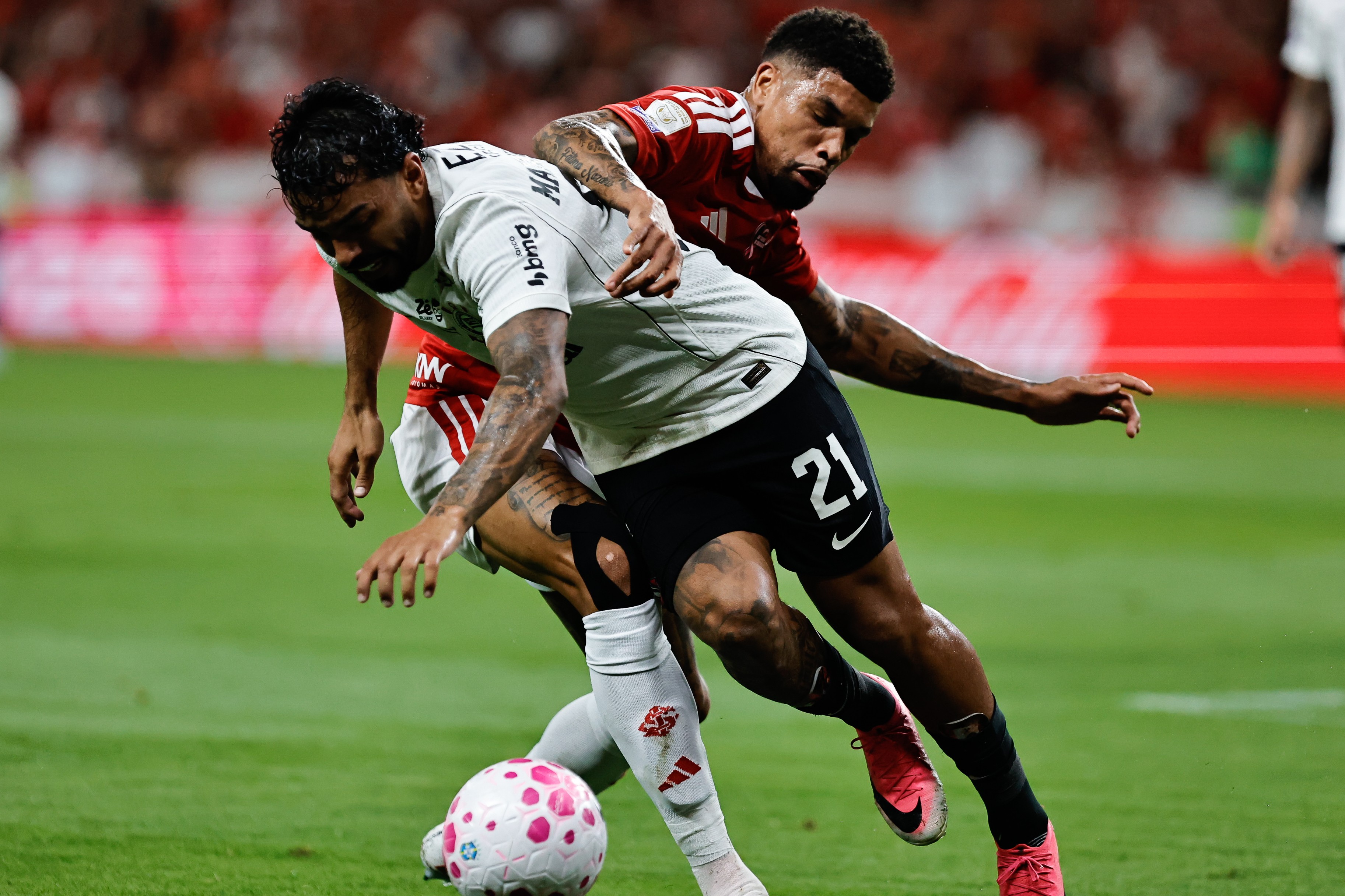 Inter arremessou o Corinthians na vertigem do rebaixamento | Ge