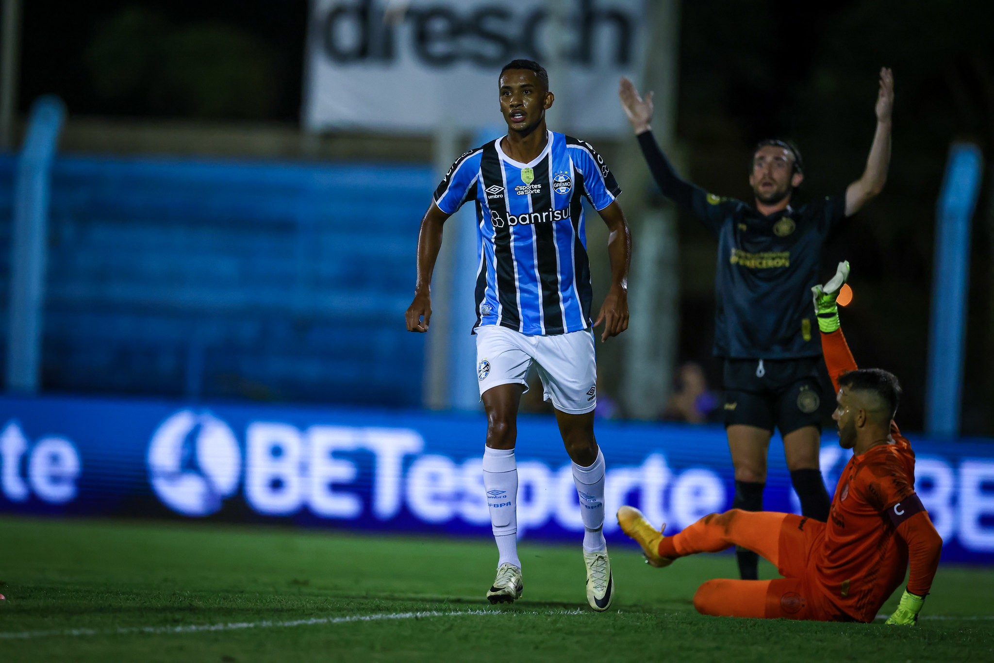 Interesse de Times Brasileiros em André Henrique Pode Levá-lo a Deixar o Grêmio
