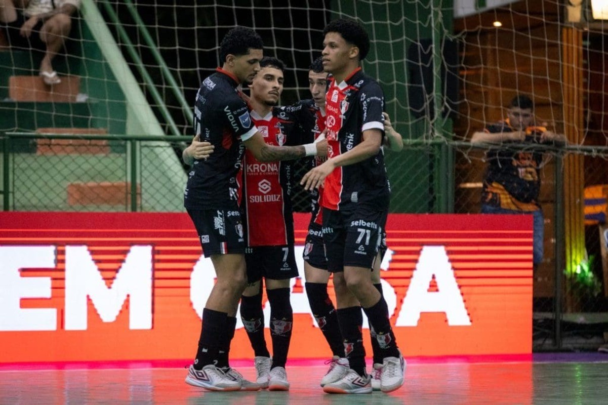 Joinville goleia Esmac e segue invicto na Taça Brasil de Futsal