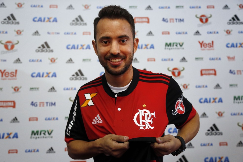 Everton Ribeiro em sua apresentação no Flamengo — Foto: Gilvan de Souza/Flamengo