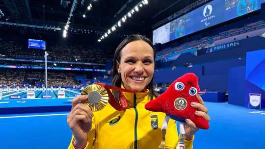Carol Santiago vence os 50m livre S13 e se torna a maior medalhista de ouro do Brasil em Paralimpíadas