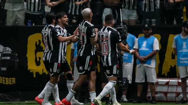 Deyverson comemora gol do Atlético-MG