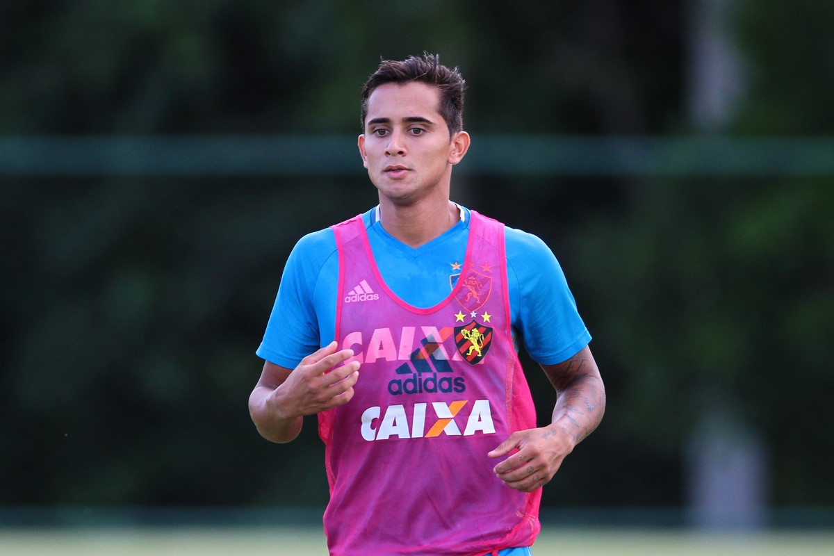 Vasco busca a contratação de meia-atacante promessa do Sport