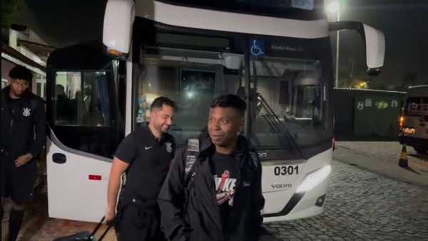 Corinthians chega a Salvador com Edilson para confronto contra o Vitória.