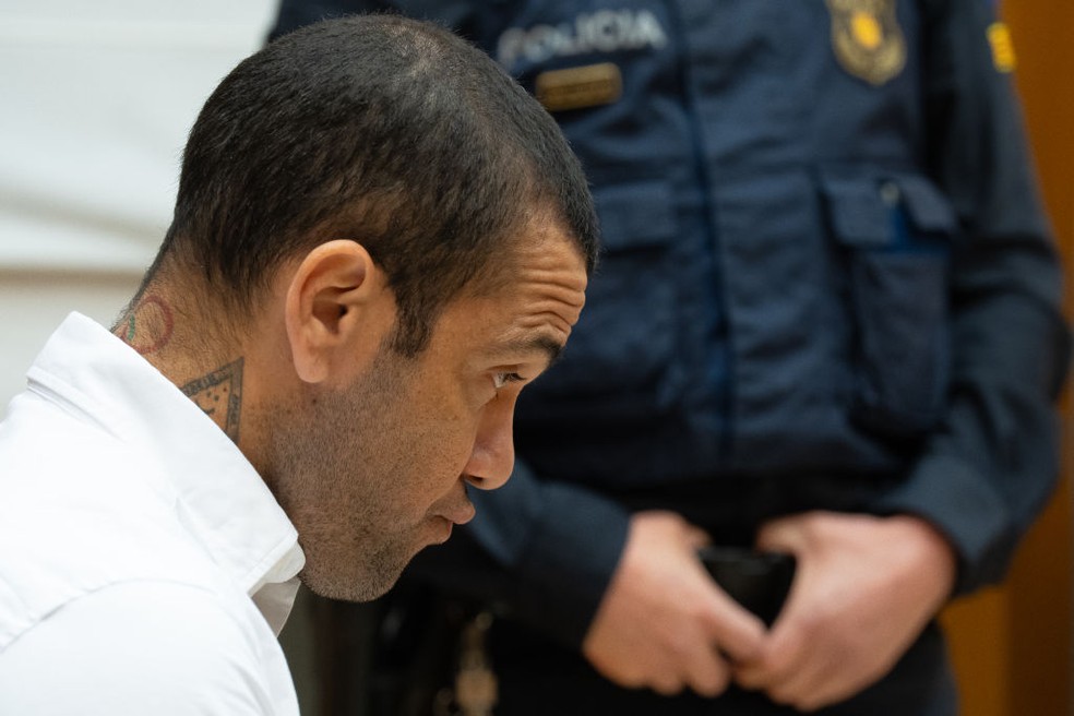 Daniel Alves já compareceu aos tribunais de Barcelona em julgamento de caso de estupro — Foto: Getty Images