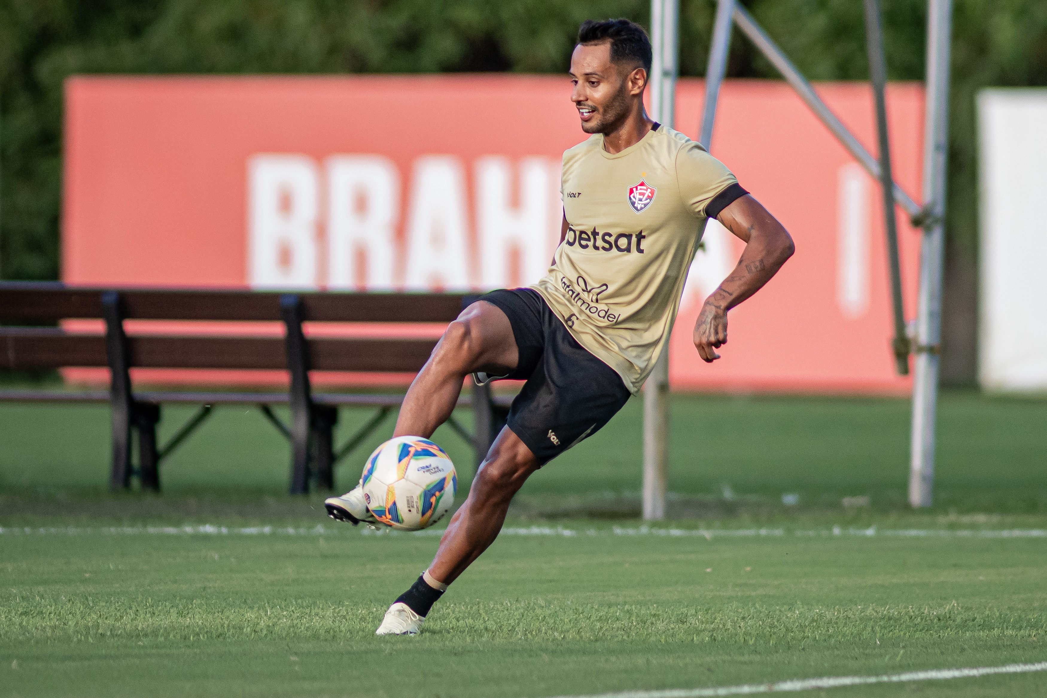 Foto de Mateus Gonçalves em treino do Sergipe