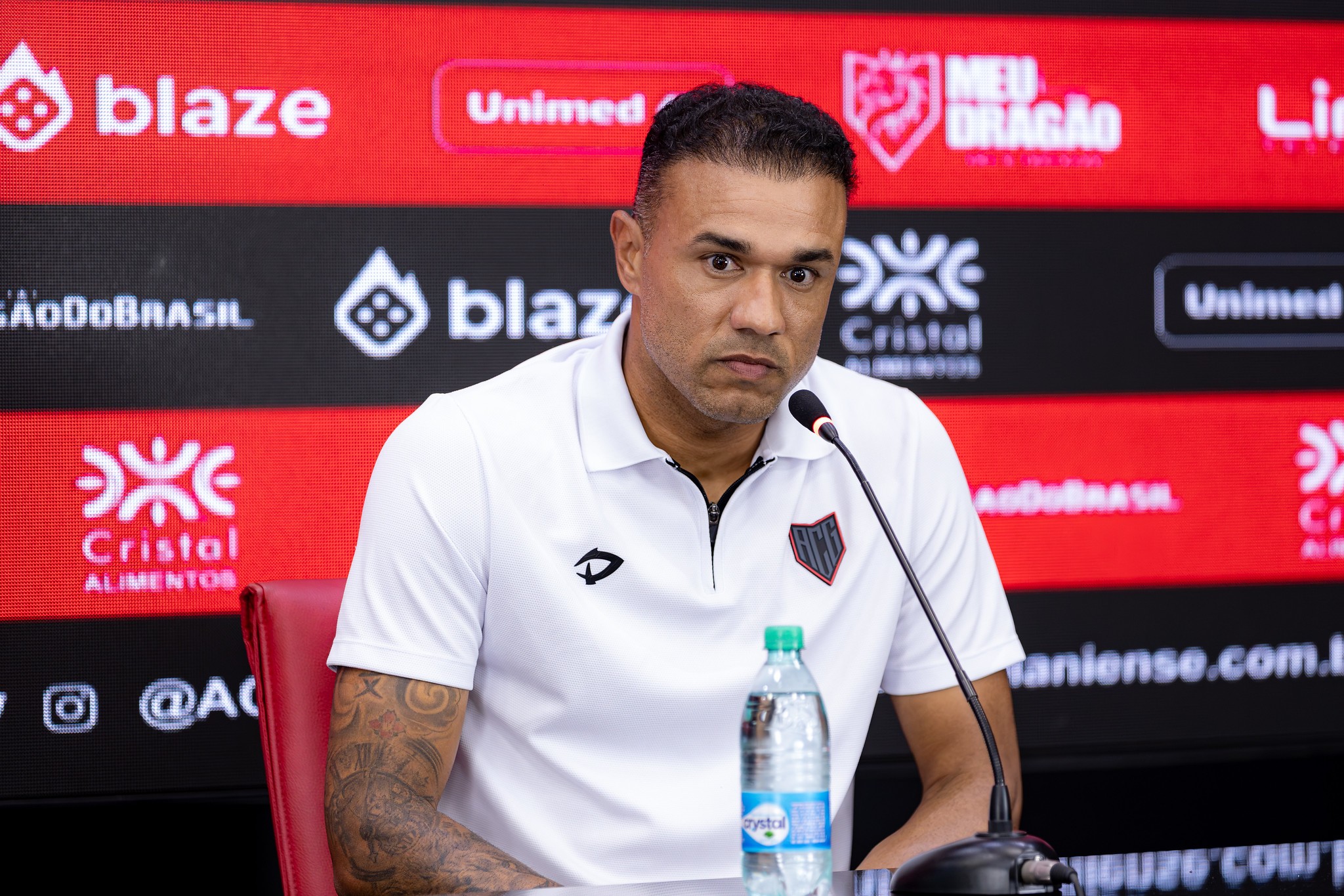 Roger Silva promete cobrança forte no Atlético-GO: "Precisamos de um pouco mais de vida"