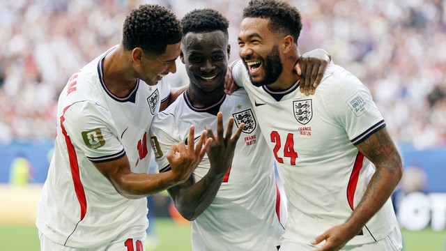 Jogadores da França comemoram gol sobre a Inglaterra