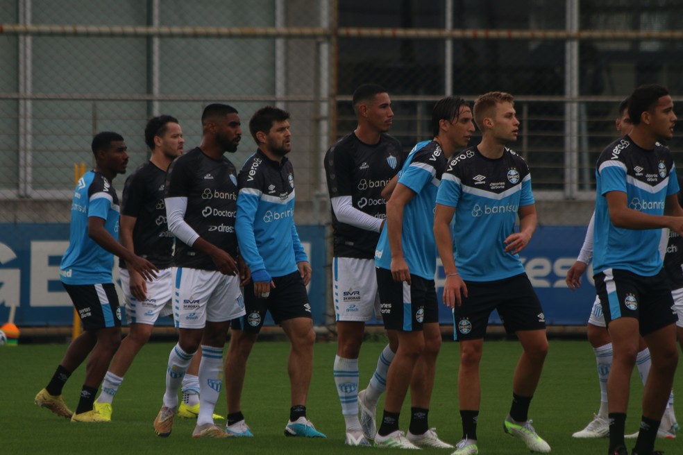 Geromel e Kannemann em treino do Grêmio — Foto: João Victor Teixeira